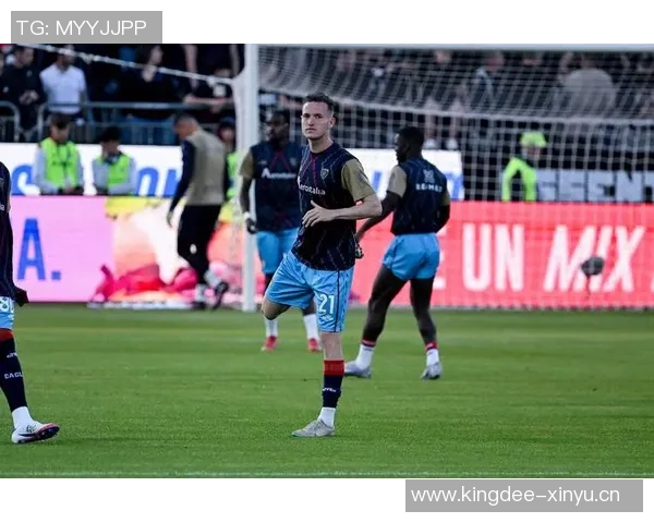 29岁足球明星因涉嫌违法活动被警方逮捕引发广泛关注与讨论 29岁足球明星因涉嫌违法活动被警方逮捕引发广泛关注与讨论