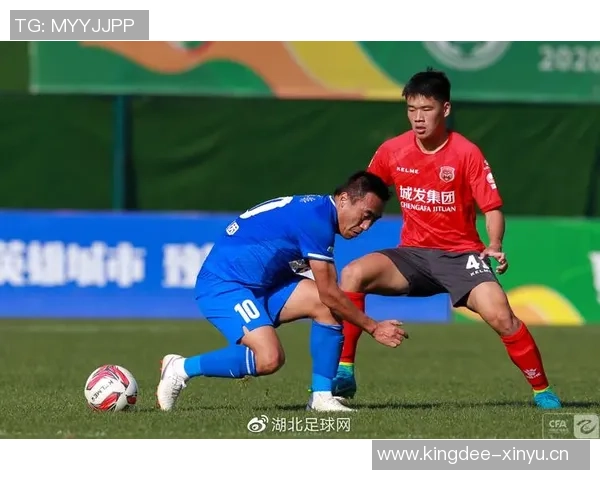 南京足球队以65分稳居大师赛积分榜首位展现强劲实力 南京足球队以65分稳居大师赛积分榜首位展现强劲实力