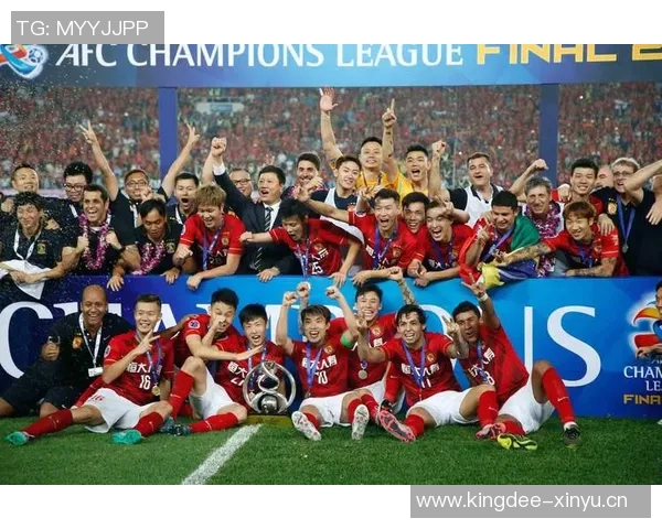 广州足球队逆袭之旅的真实记录与激情瞬间分享 广州足球队逆袭之旅的真实记录与激情瞬间分享