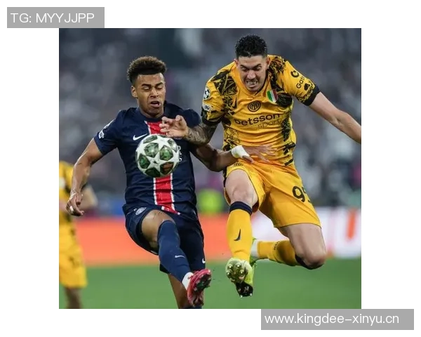 足球明星在巴黎的首秀盛况回顾与精彩瞬间分享