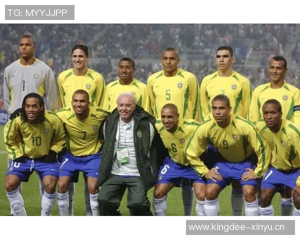 足球明星11人4的传奇故事与他们在绿茵场上的辉煌瞬间回顾 足球明星11人4的传奇故事与他们在绿茵场上的辉煌瞬间回顾